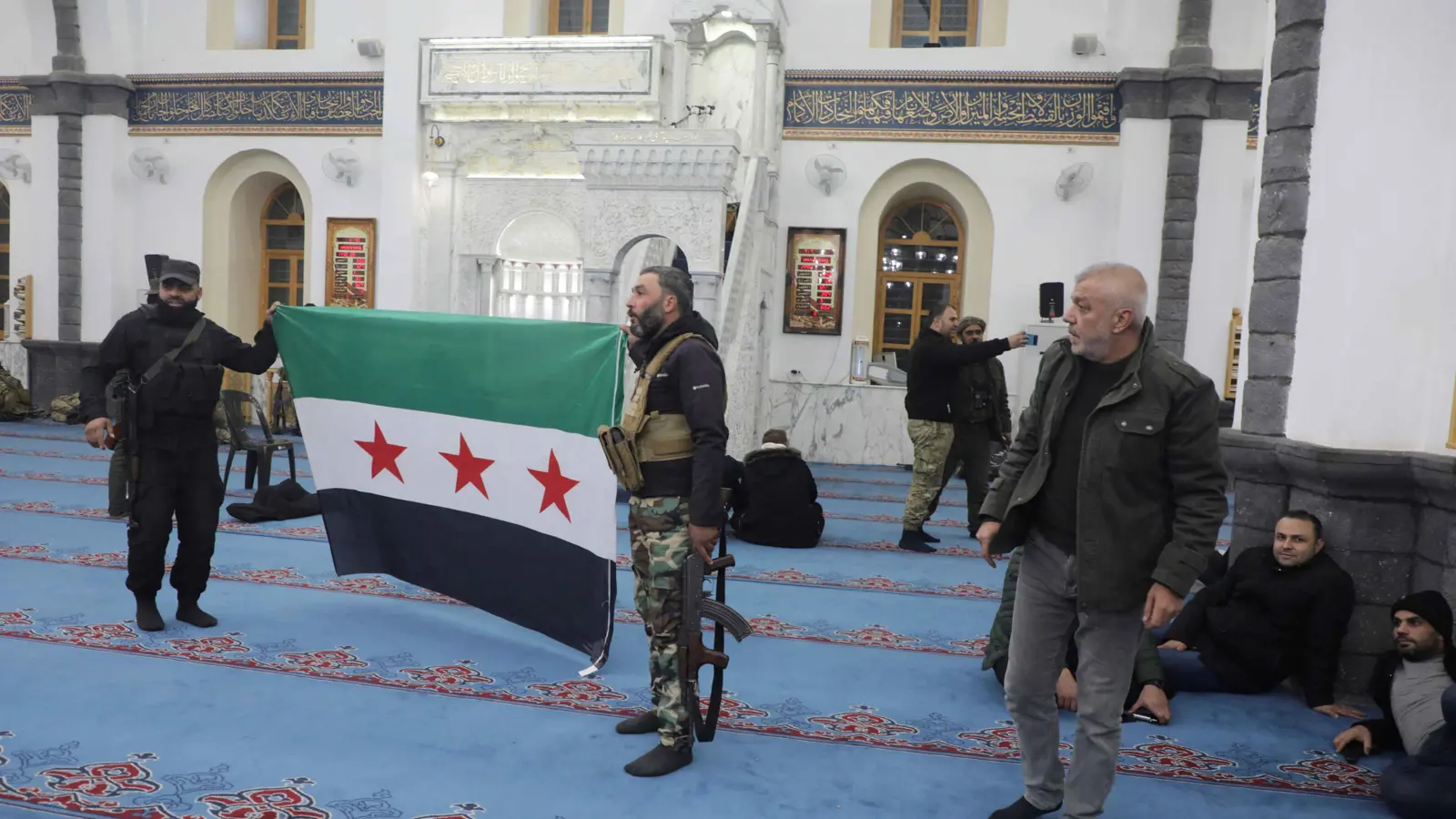 التكبيرات "تصدح" في الجامع الأموي بدمشق (فيديو)