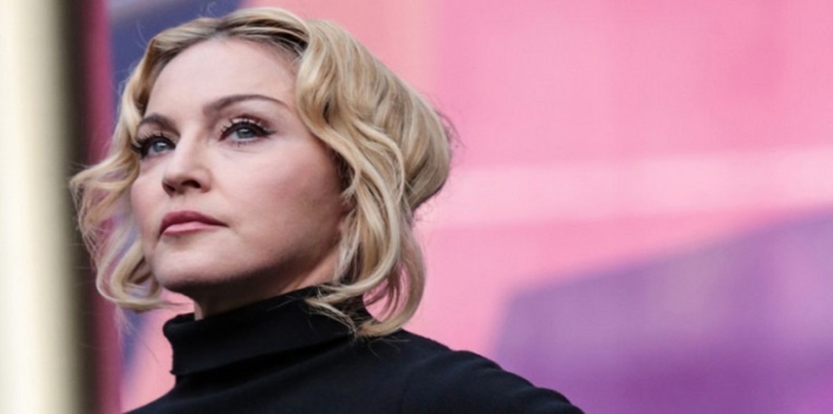 اعتقال ابن المُغنّية مادونا في لندن لحيازته المخدرات (صور)