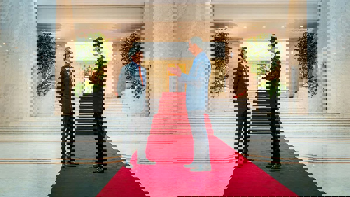 هل يشكل التقارب الإماراتي السوري محاولة لتقليص النفوذ الإيراني؟