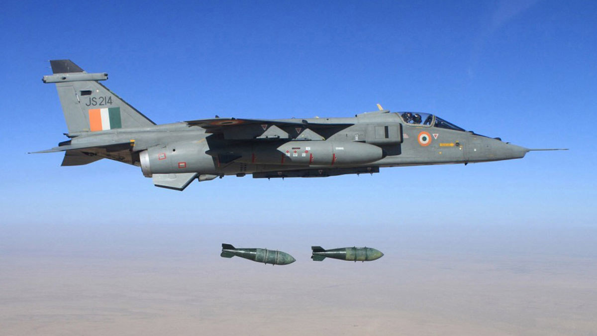 سقوط طائرة حربية هندية على الشريط الحدودي مع باكستان 