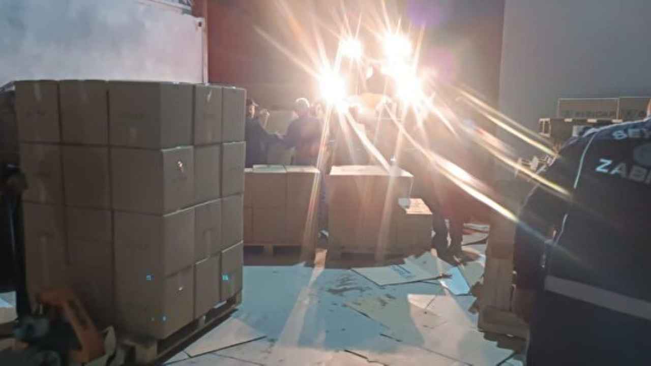 تركيا.. ضبط آلاف العبوات المغشوشة من ماء زمزم (صور)