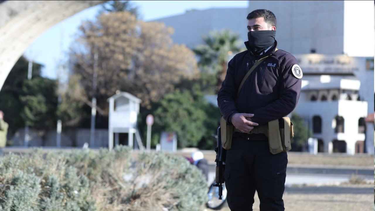 مع محاولة موسكو التهدئة.. دمشق تقيّد حركة الدبلوماسيين الروس