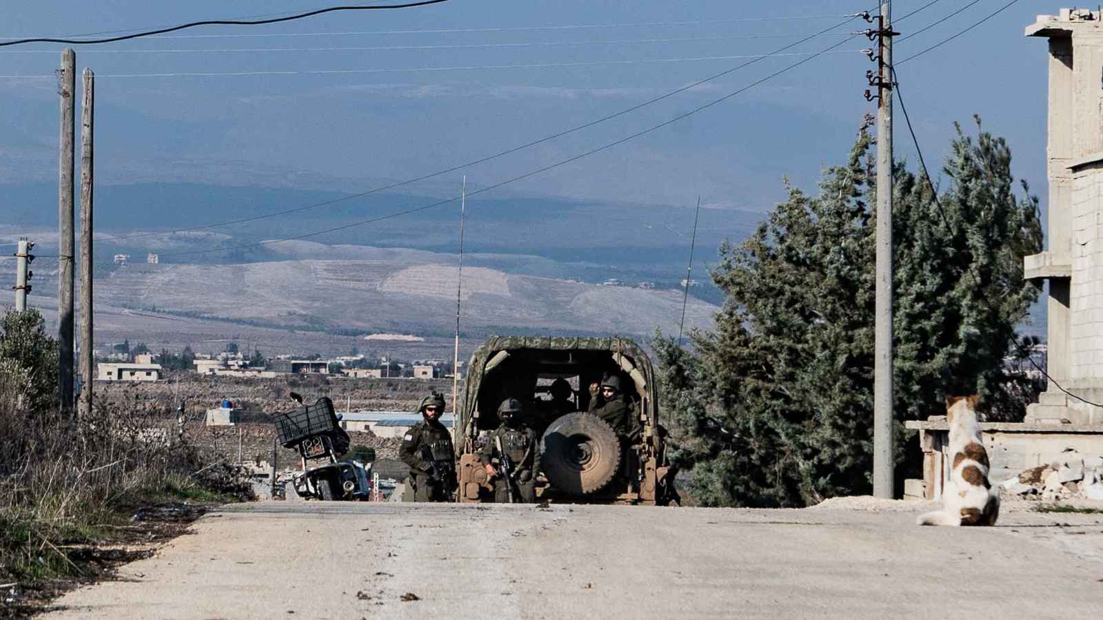 بقاء إسرائيل مقابل رفع العقوبات.. ورقة ترامب لـ"ابتزاز" الشرع