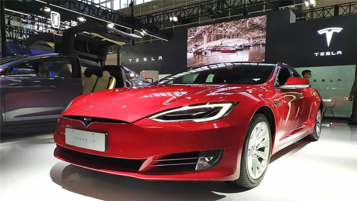 "تسلا" تستدعي 50 ألف سيارة في الصين