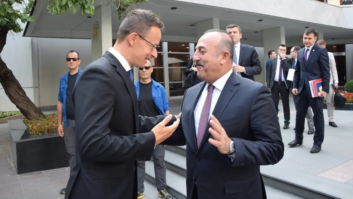 وزير خارجية المجر يوجه انتقادًا لاذعًا للقيادة التركية بسبب صفقة s-400