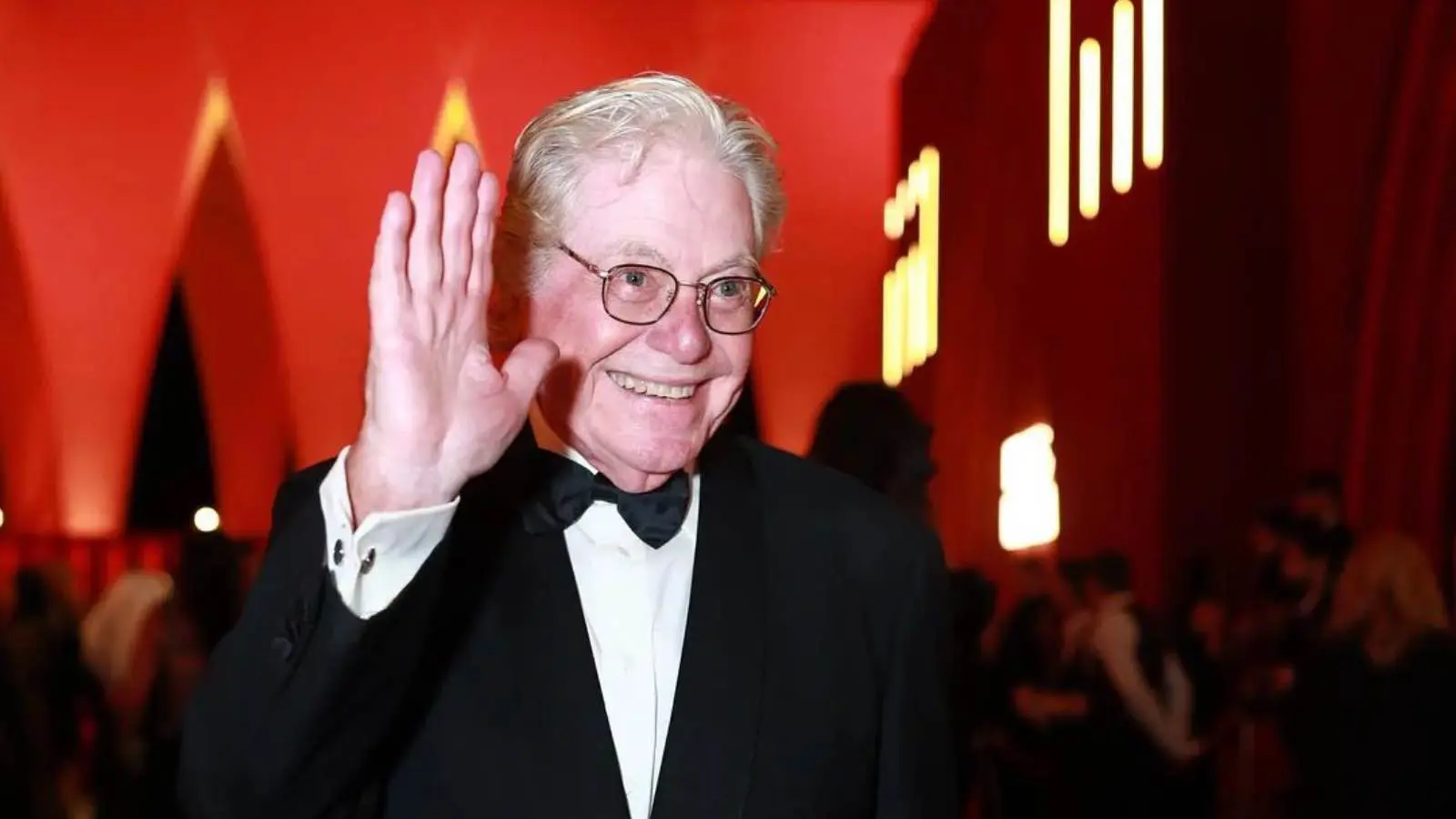 حسين فهمي ضيف شرف الدورة الثانية من جوائز "الباندا الذهبية"