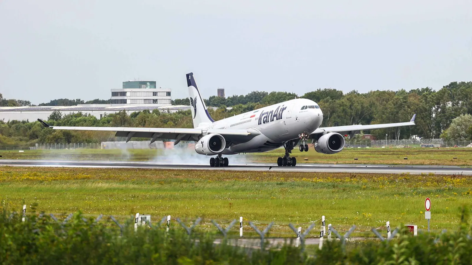 إيران تغلق مجالها الجوي وسط البلاد.. ما الأسباب؟