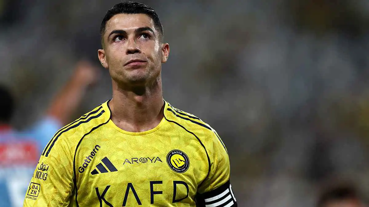 مثل سلمان الفرج.. الزلال يطالب بمعاقبة كريستيانو رونالدو