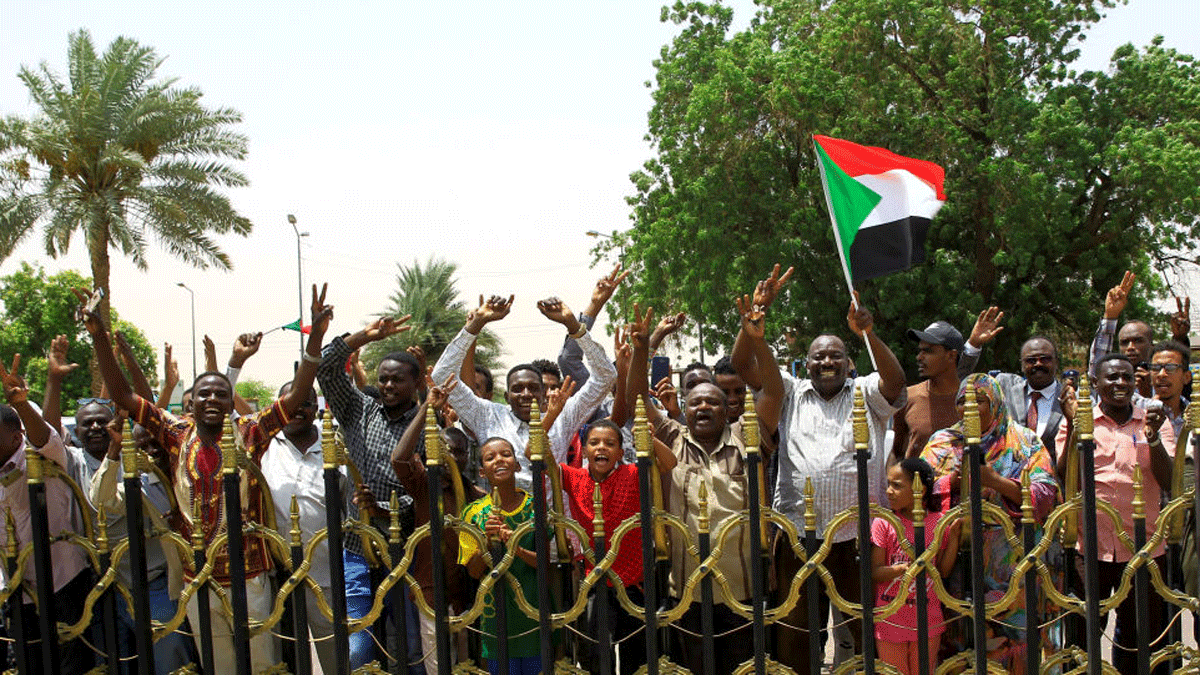 توقيع وثائق الفترة الانتقالية بين الأطراف السودانية (فيديو)