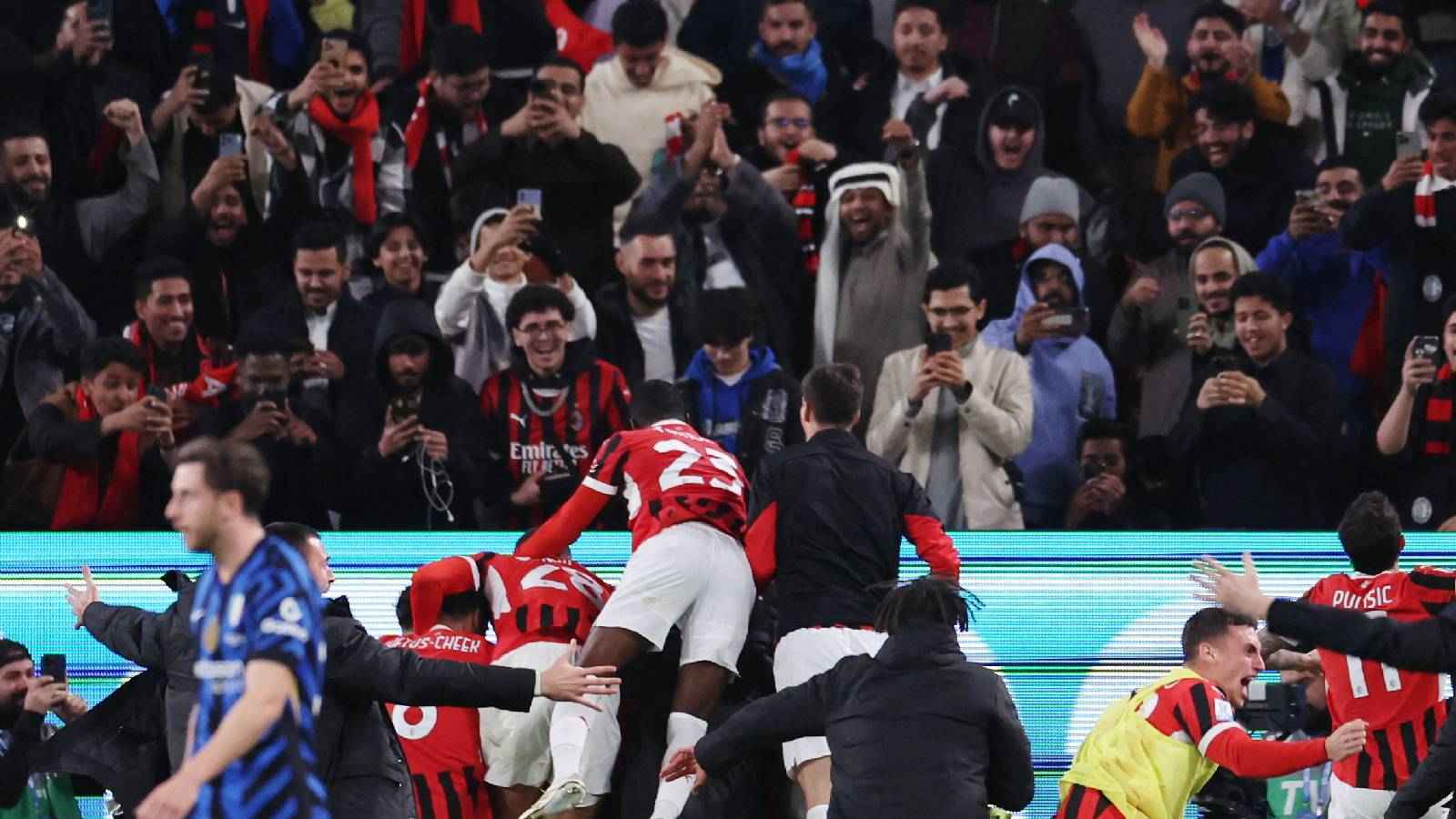 بـ"ريمونتادا مجنونة".. ميلان بطلا للسوبر الإيطالي