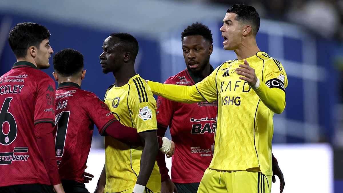 سر غضب رونالدو.. كم الفارق بين صرف الهلال والنصر في الميركاتو؟ 