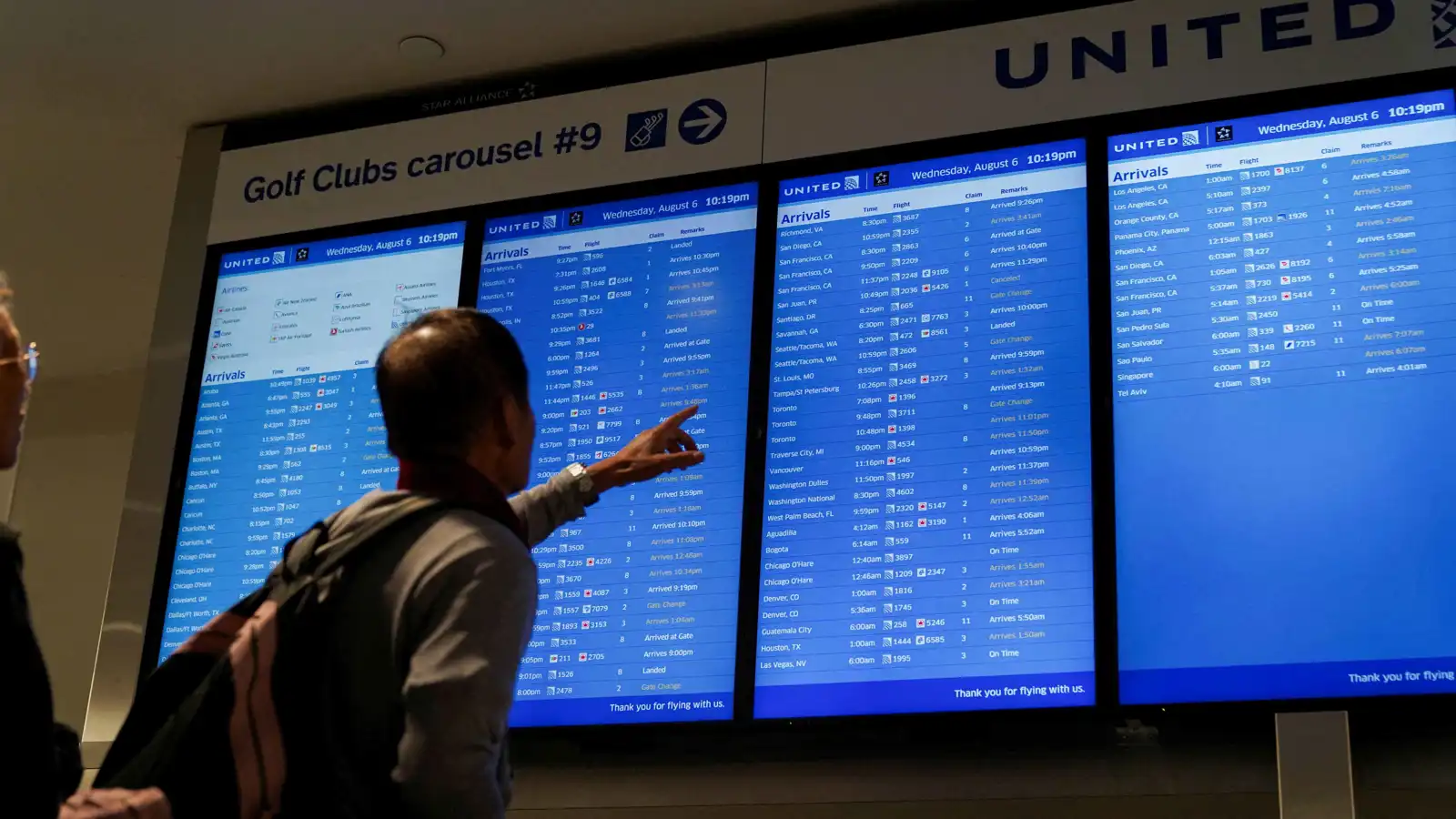 الإغلاق الحكومي يلغي آلاف الرحلات الجوية في الولايات المتحدة