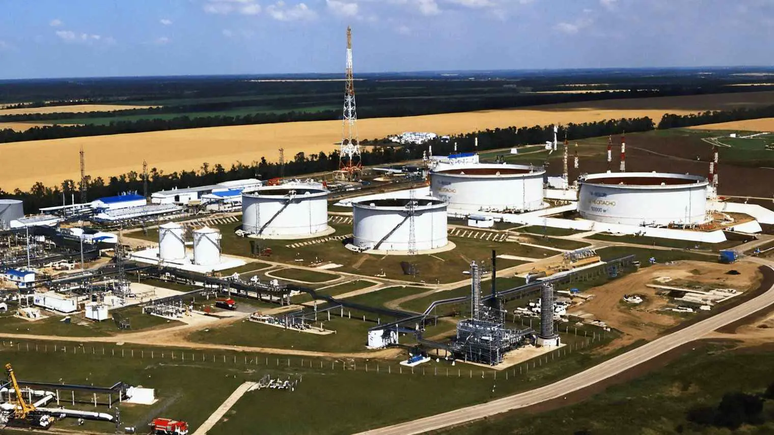 الاتحاد الأوروبي يقرّ تشديد عقوباته على النفط والغاز الروسيين