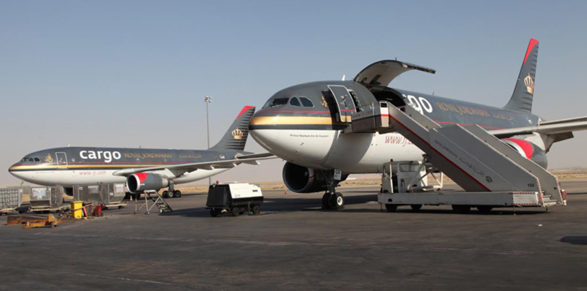 طائرة أردنية محترقة منذ شهر ما تزال تنتظر التصليح (صور)