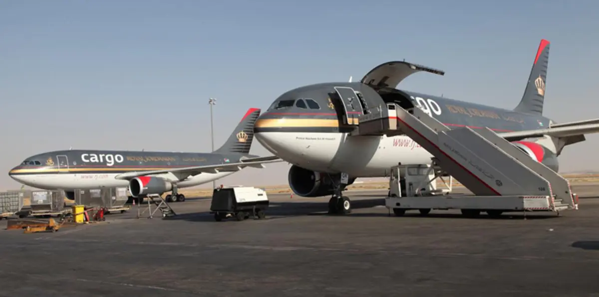 طائرة أردنية محترقة منذ شهر ما تزال تنتظر التصليح (صور)