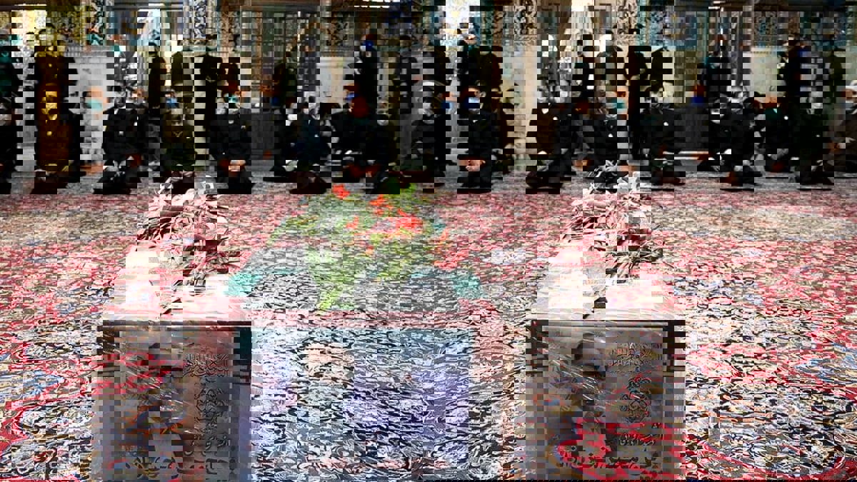 وسط تهديدات بالثأر.. دفن العالم النووي الإيراني محسن فخري زاده (فيديو وصور)