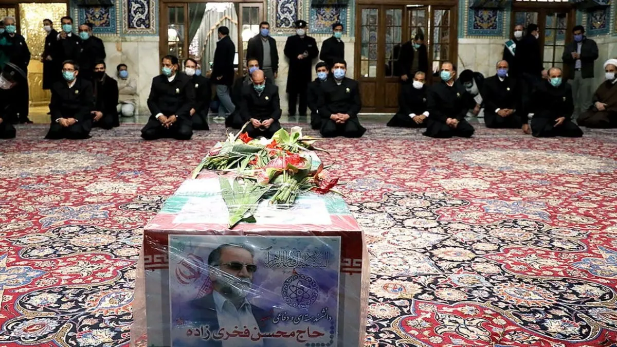 وسط تهديدات بالثأر.. دفن العالم النووي الإيراني محسن فخري زاده (فيديو وصور)