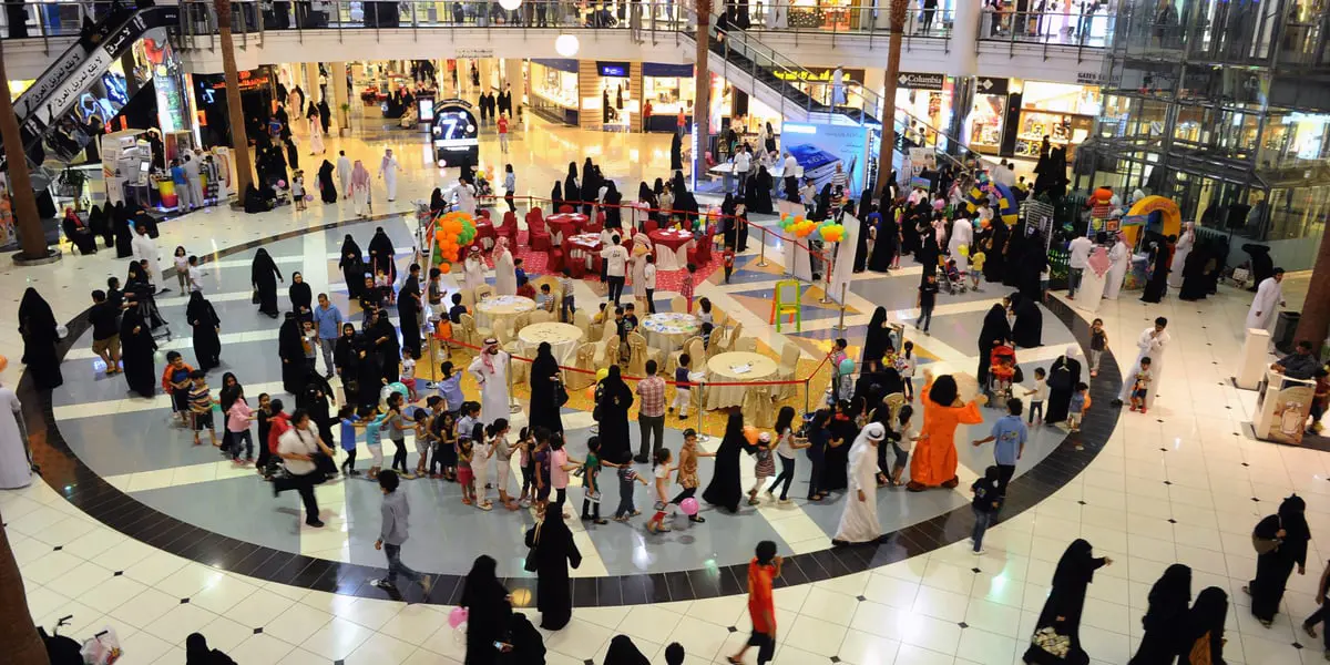 أين سيصرف السعوديون راتبي شهرين قبيل عيد الفطر؟