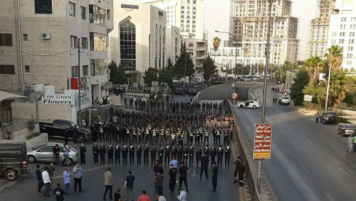 على خلفية احتجاجات المعلمين.. الحكومة الأردنية: سنتصدى بحزم لمحاولات العبث بأمن البلاد