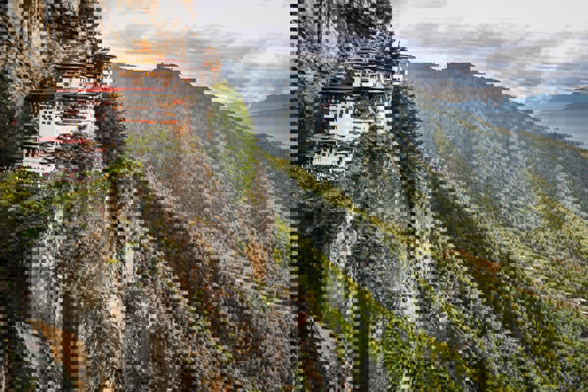 التبت.."سقف العالم" يبوح بأسرار الطبيعة والروحانيات (فيديو إرم)