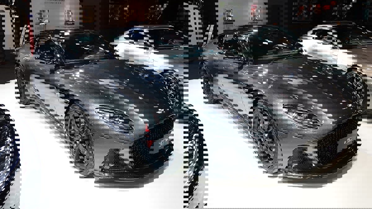 أستون مارتن تتوسع في صفقة مع مرسيدس-بنز مقابل حصة