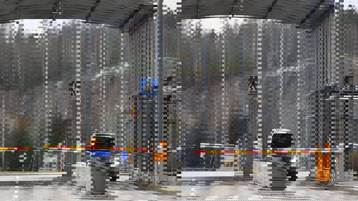 بعد فنلندا.. إستونيا تهدد بإغلاق حدودها مع روسيا