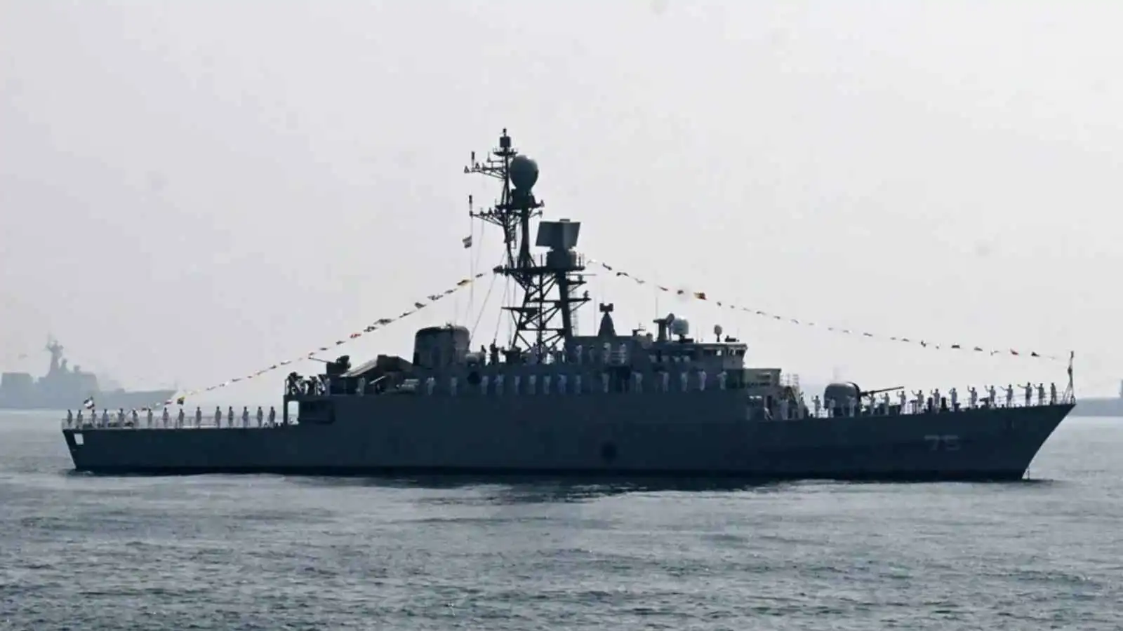 كانت تشارك في تدريبات هندية.. تفاصيل إغراق سفينة "دينا" الإيرانية