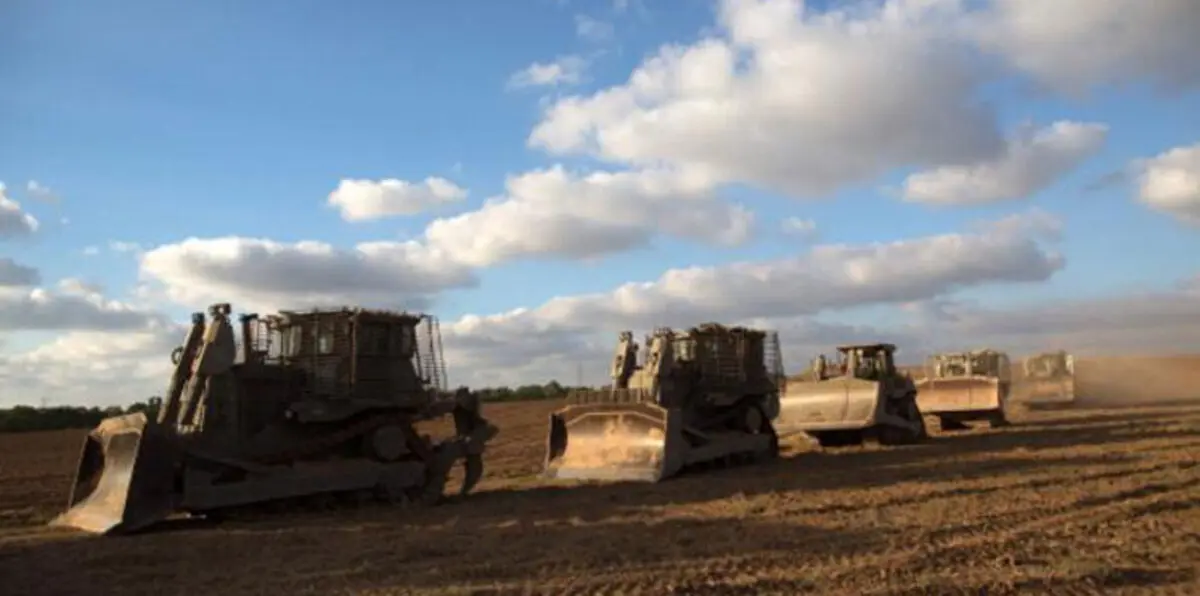 آليات عسكرية إسرائيلية تتوغل شرق رفح في غزة‎