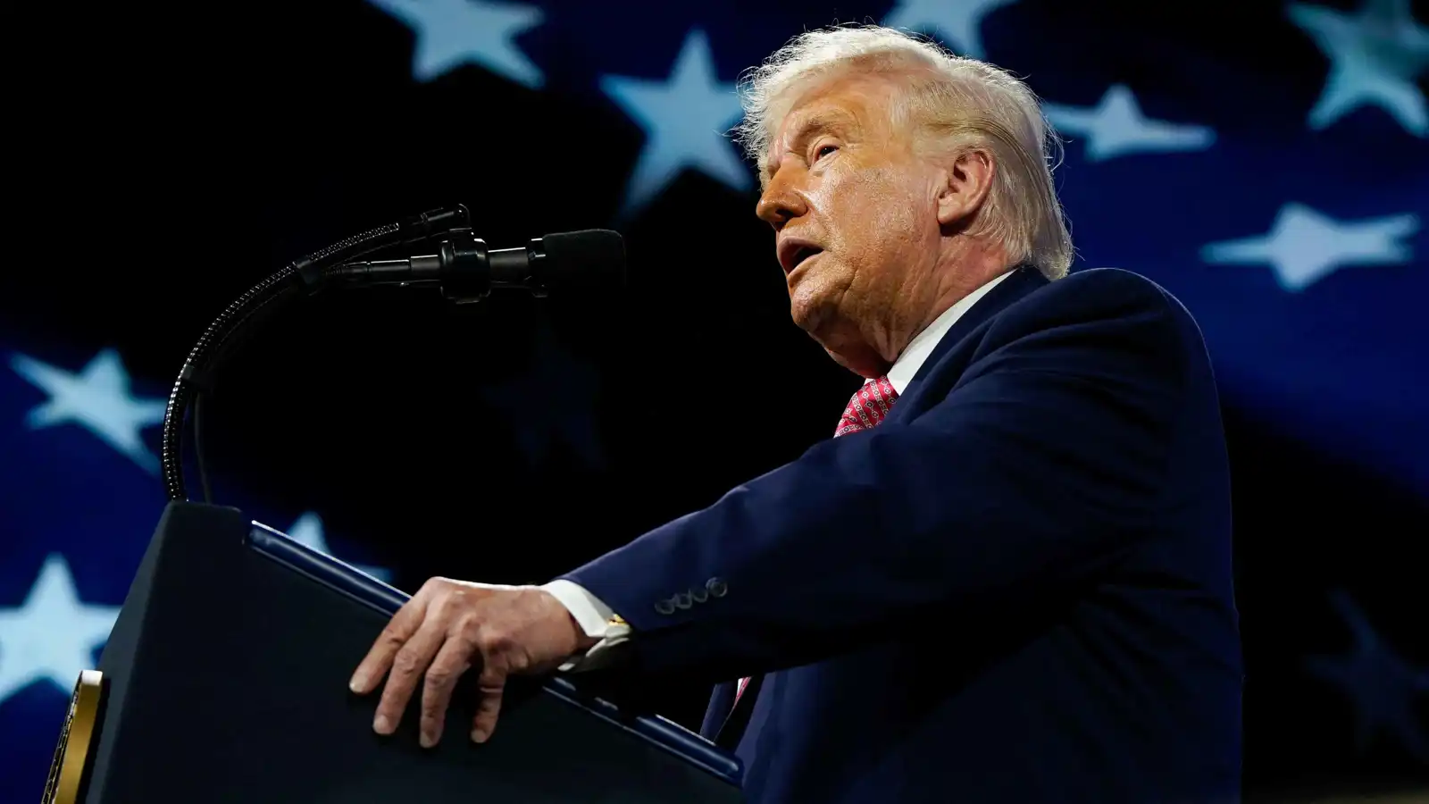 عملية "مطرقة منتصف الليل".. ترامب يتحدث عن ضربة كبيرة لإيران