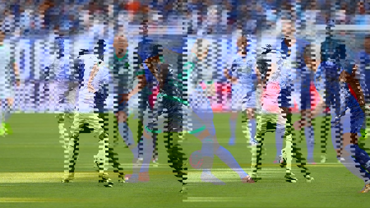 القنوات الناقلة لمباراة الهلال والأهلي اليوم في الدوري السعودي