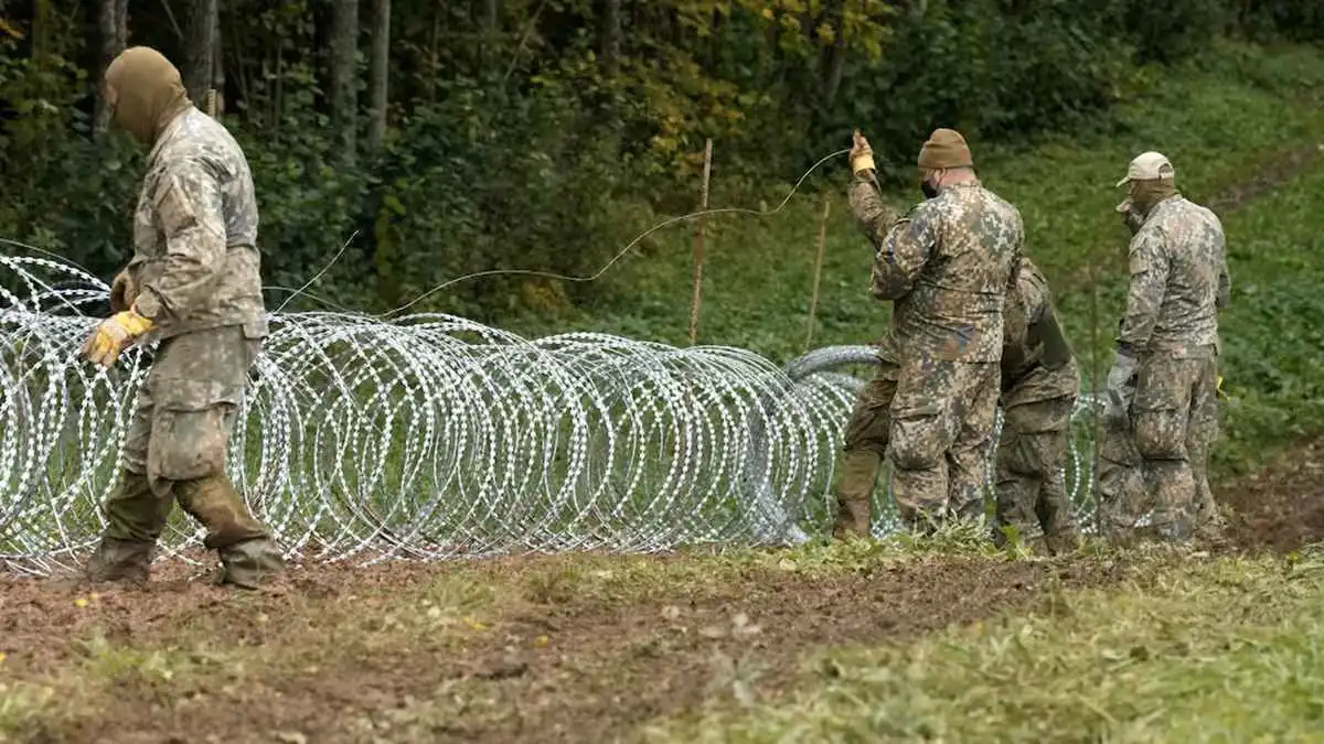 لاتفيا تعلّم طلابها إطلاق النار.. السلاح جزء من المناهج