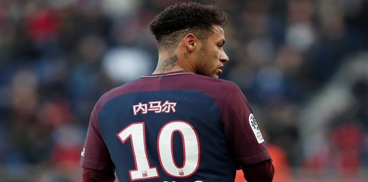 نيمار "المصاب" يحضر عيد ميلاد شقيقته رافيلا