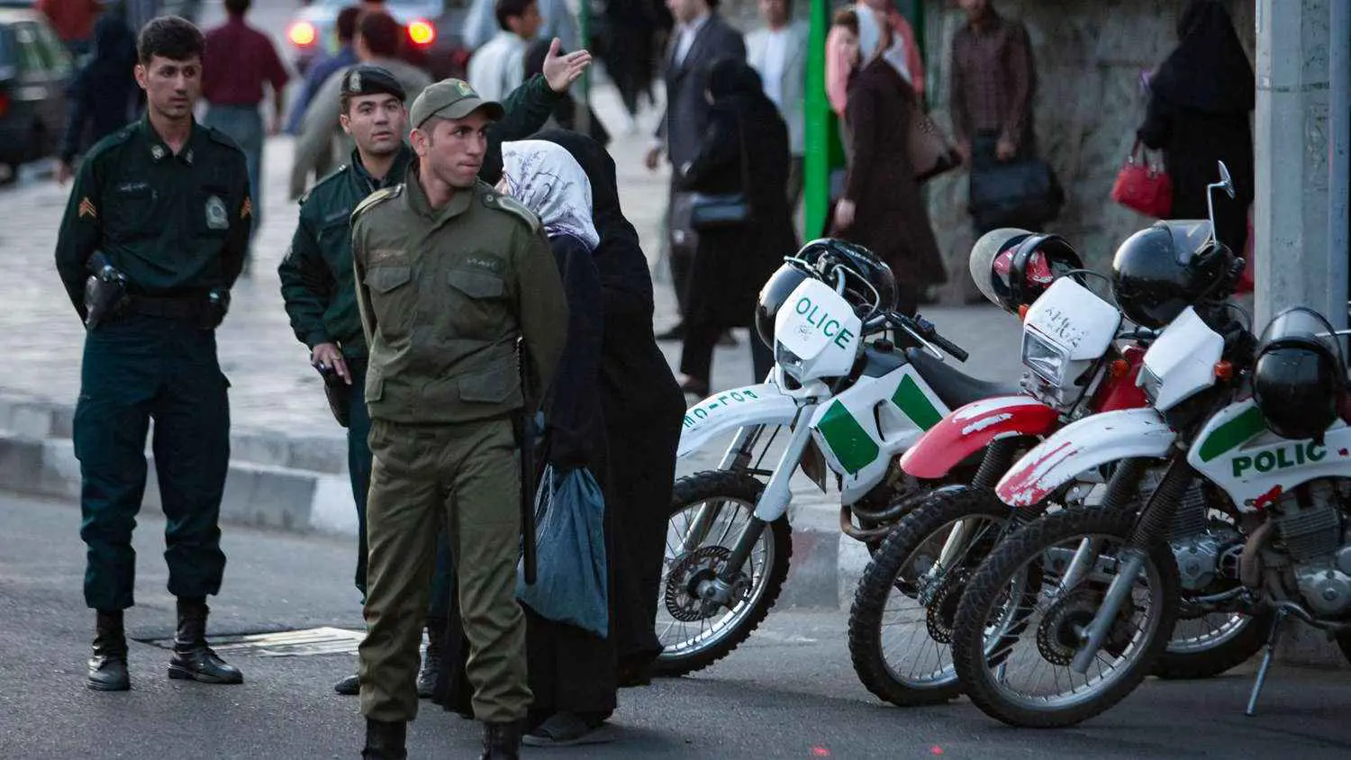 إيران تعلن تفكيك "شبكة تكفيرية" غربي البلاد