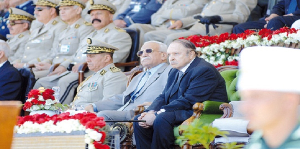 بوتفليقة يقيل قادة كبارا بالجيش الجزائري من مناصبهم