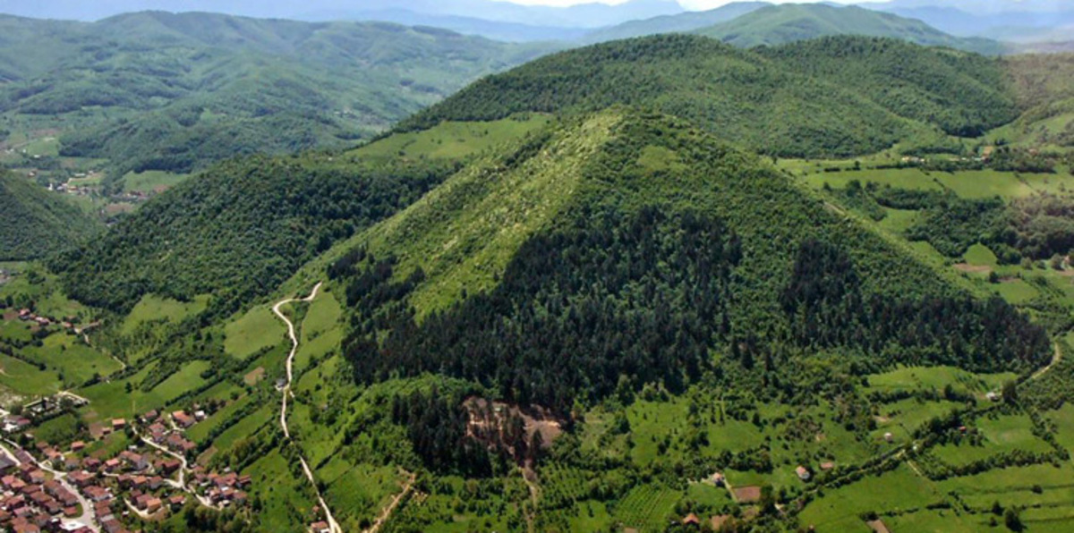 "إنديانا جونز البوسني" يكتشف أهرامات في وادٍ ناءٍ بالبوسنة