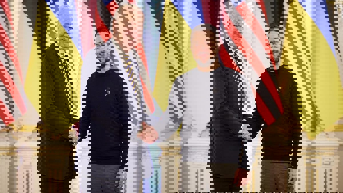 بعد عامين من الحرب.. هل تتخلى أمريكا عن أوكرانيا؟