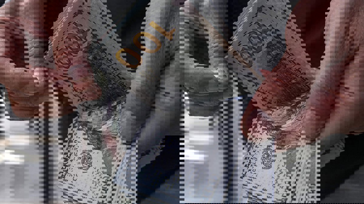 الدولار يتجه لأعلى مستوياته في 20 عامًا وسط اضطراب بالأسواق العالمية