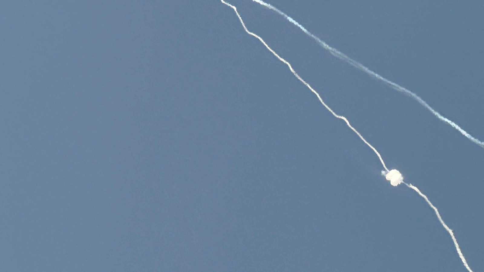 بعد استنفار واسع.. إسرائيل تعترض صاروخاً من اليمن (فيديو)