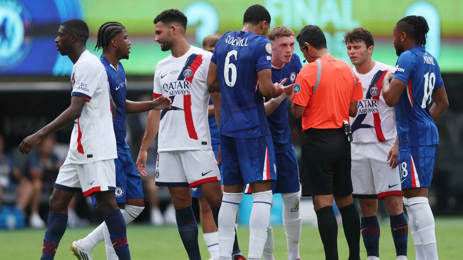 بعد أحداث نهائي كأس العالم.. العقوبات المحتملة على لويس إنريكي وجواو نيفيز