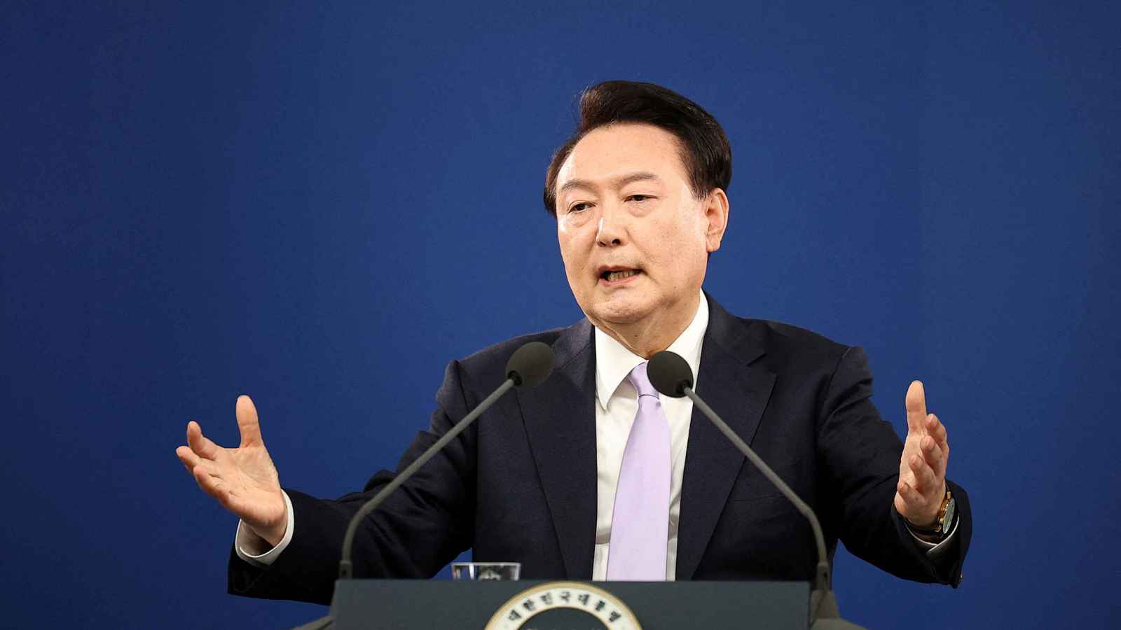 استعدادا للقاء ترامب.. رئيس كوريا الجنوبية يتدرب على "الغولف"