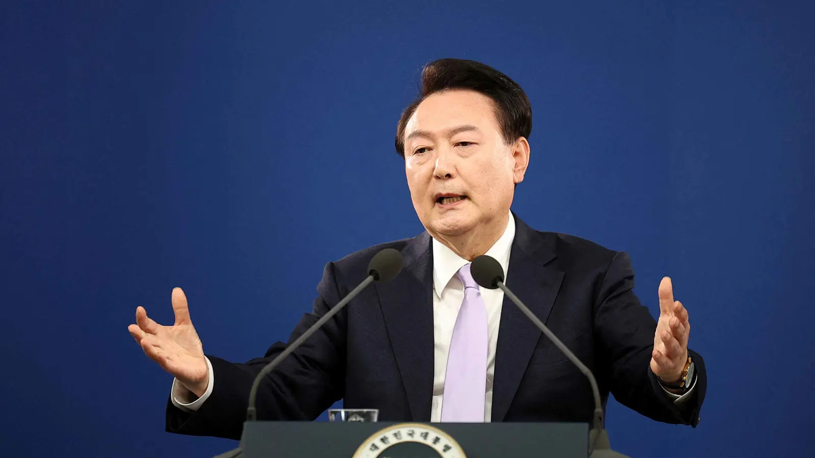 استعدادا للقاء ترامب.. رئيس كوريا الجنوبية يتدرب على "الغولف"