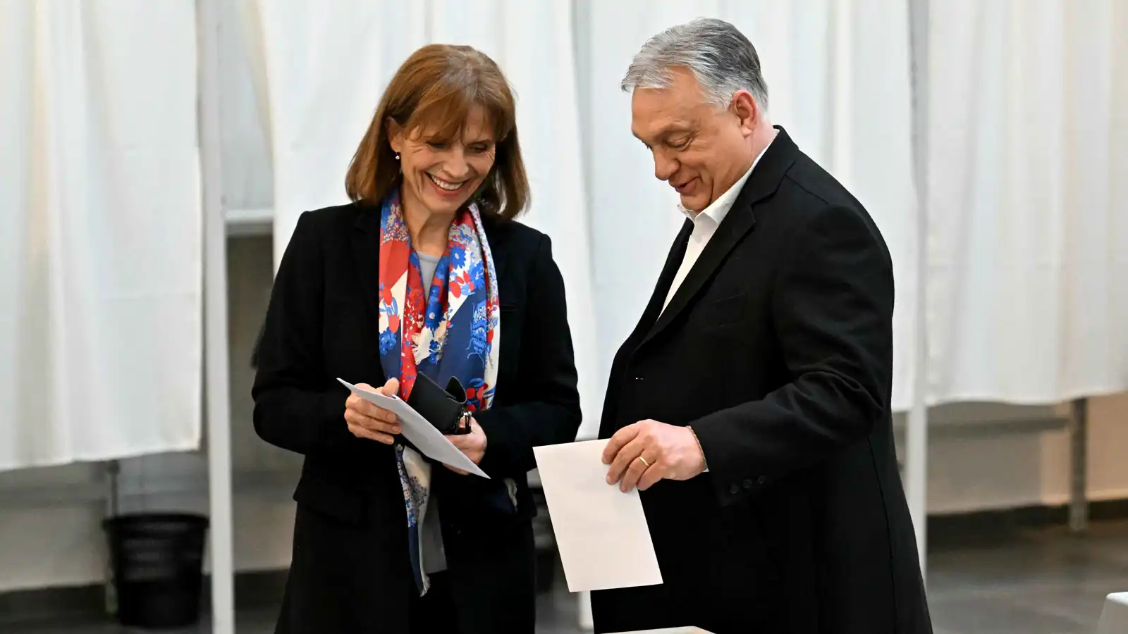 رئيس وزراء المجر فيكتور أوربان يدلي بصوته في الانتخابات