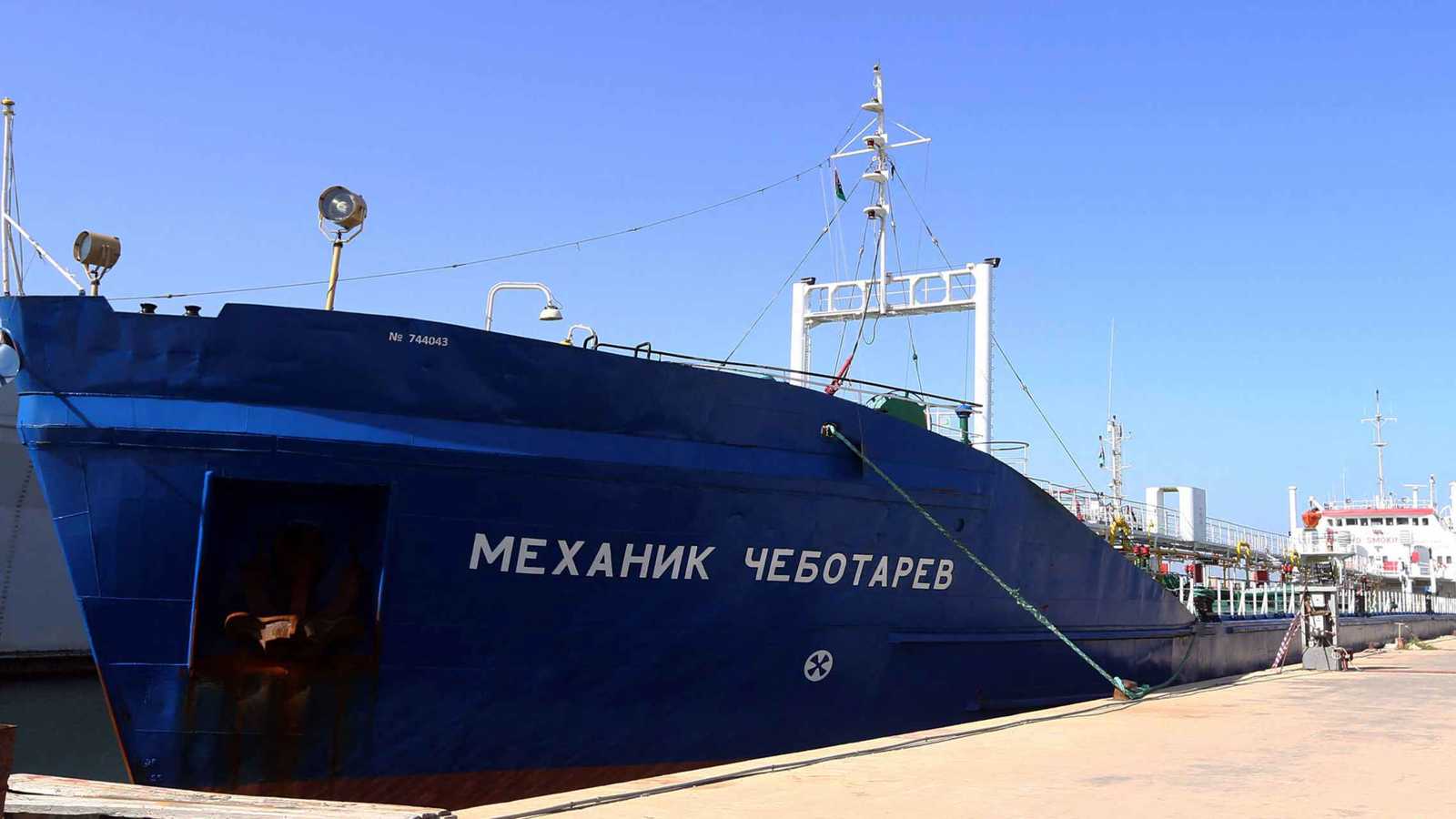 عقوبات على 135 ناقلة نفط.. بريطانيا تستهدف "أسطول الظل" الروسي