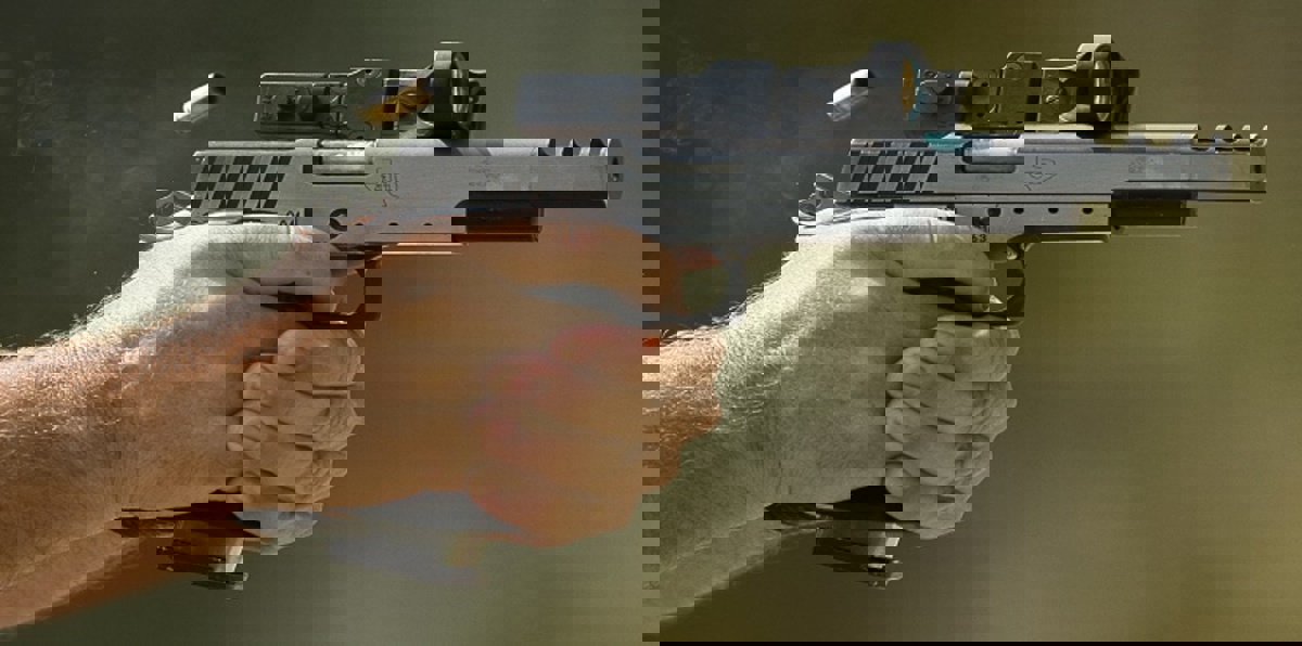 رجل يقتل زوجته وابنه بدم بارد ويعترف عبر فيسبوك: لست نادمًا