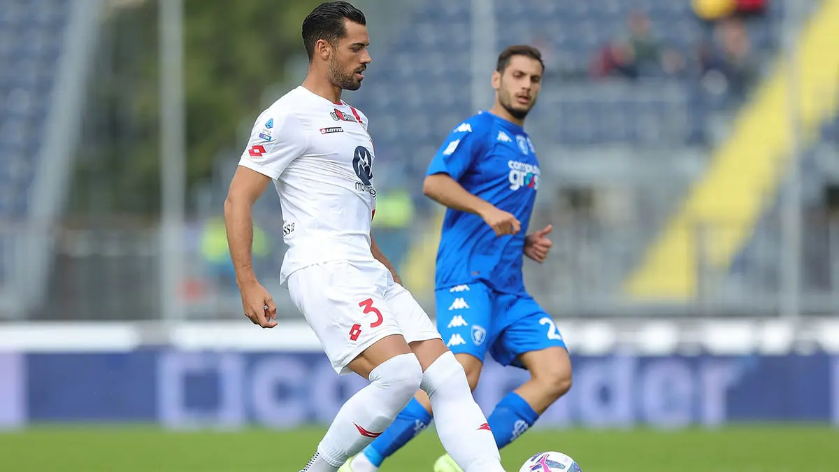 طعن بابلو ماري مدافع مونزا الإيطالي بأحد متاجر ميلانو ونقله للمستشفى (فيديو)