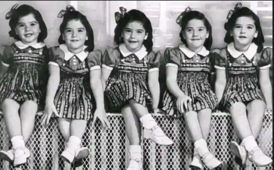 التوائم الخمس