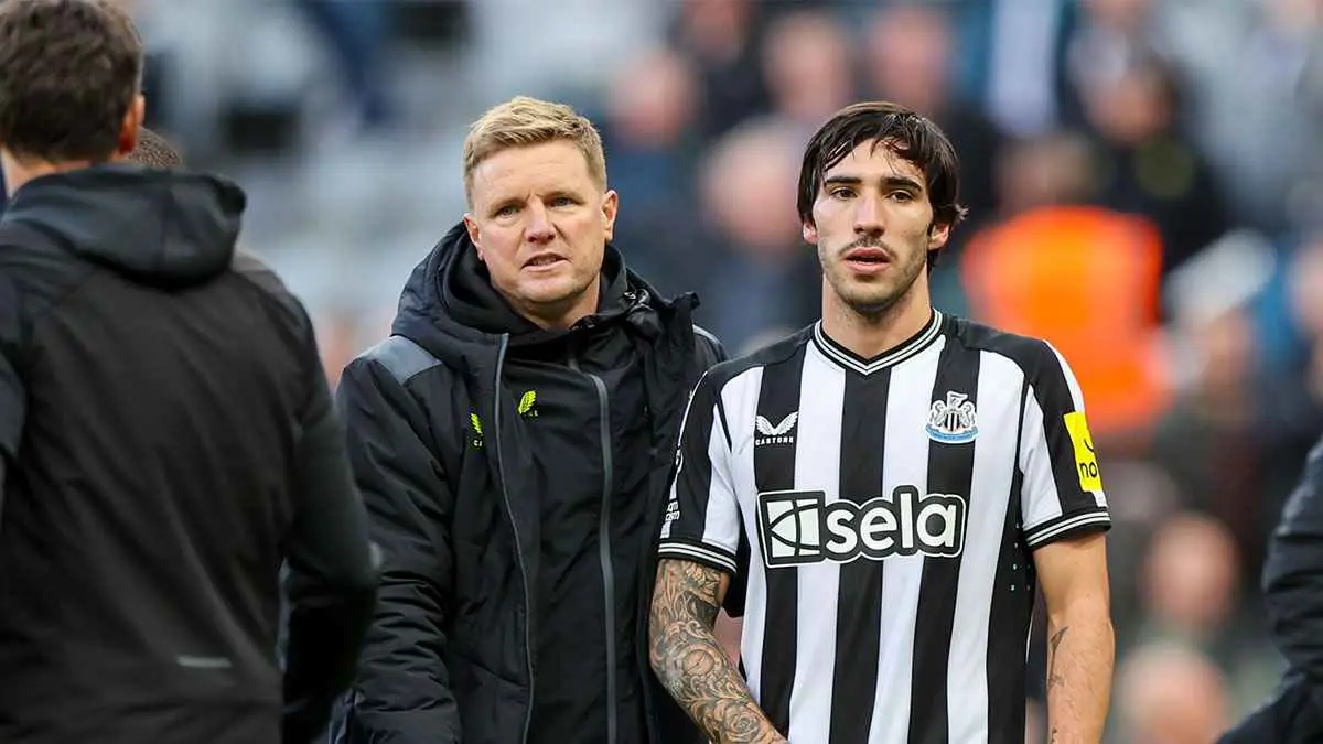 مدرب نيوكاسل يكشف موقف تونالي بعد نهاية إيقافه لمدة 10 أشهر