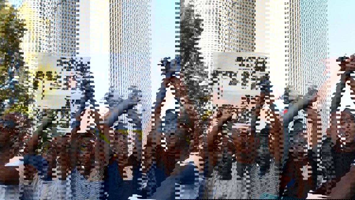 الجالية الإثيوبية في إسرائيل تشعل احتجاجاتها غضبًا على مقتل شاب برصاص شرطي