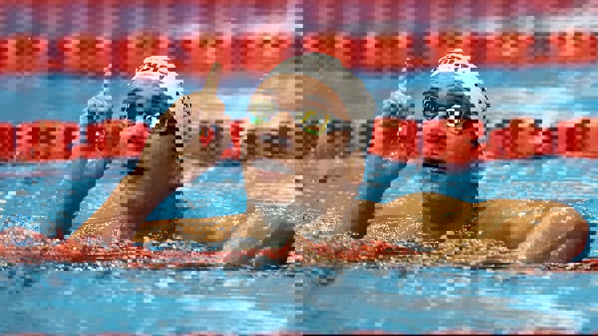 التونسي أحمد الحفناوي يفوز بذهبية 1500 متر سباحة حرة في بطولة العالم