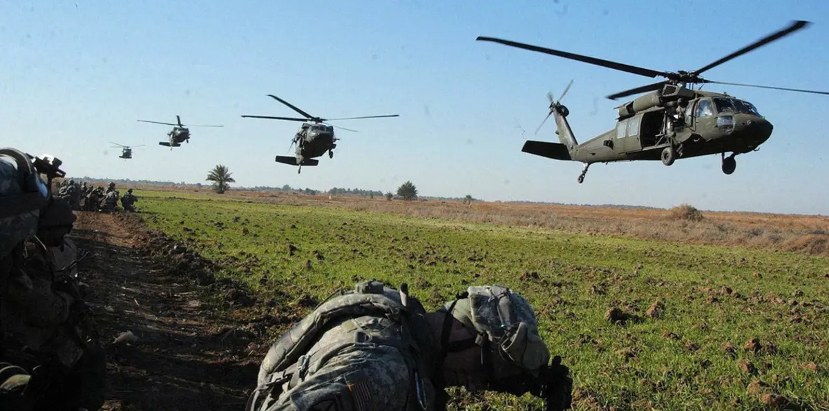 مصادر روسية: مروحيات أمريكية أجلت 20 قياديًا من "داعش" في دير الزور السورية